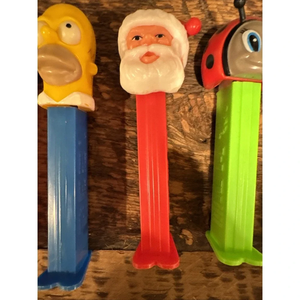 6 VINTAGE PEZ DISPENSERS Hello kitty, Homer Simpson, Santa, Etc